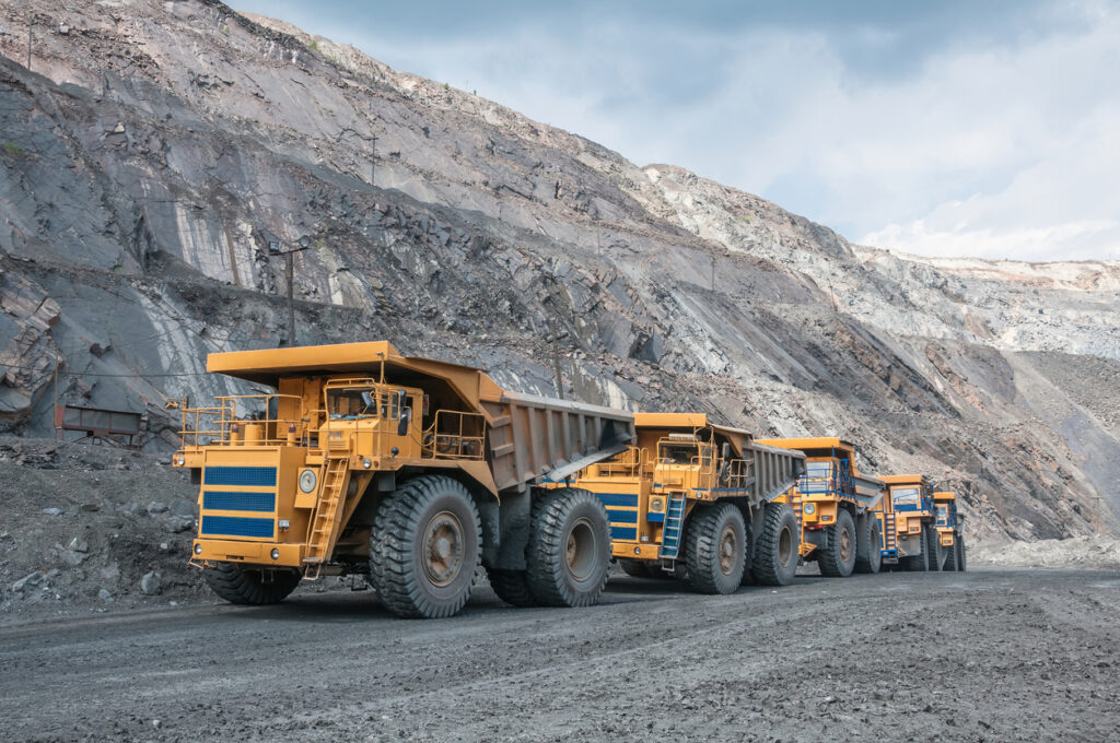 O setor industrial depende do transporte de minério para funcionar