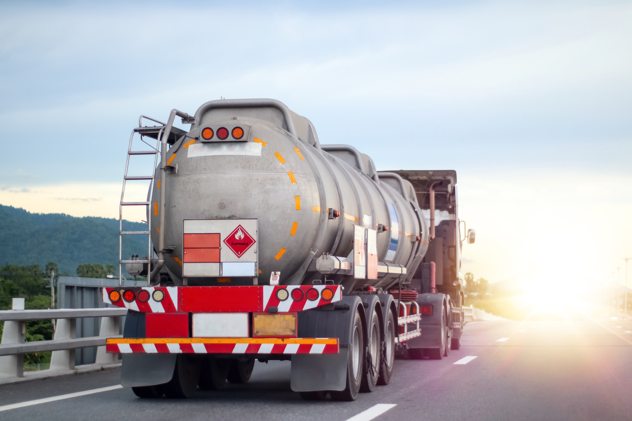 Transporte de gás e combustível condicionou trânsito na Via