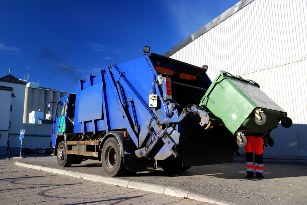 A gestão eficiente do transporte de resíduos é um elemento crítico para preservar o meio ambiente, salvaguardar a saúde pública e cumprir as normativas vigentes.